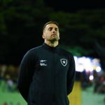 Com passagem pelo Atlético, técnico do Botafogo celebra marca na Copinha