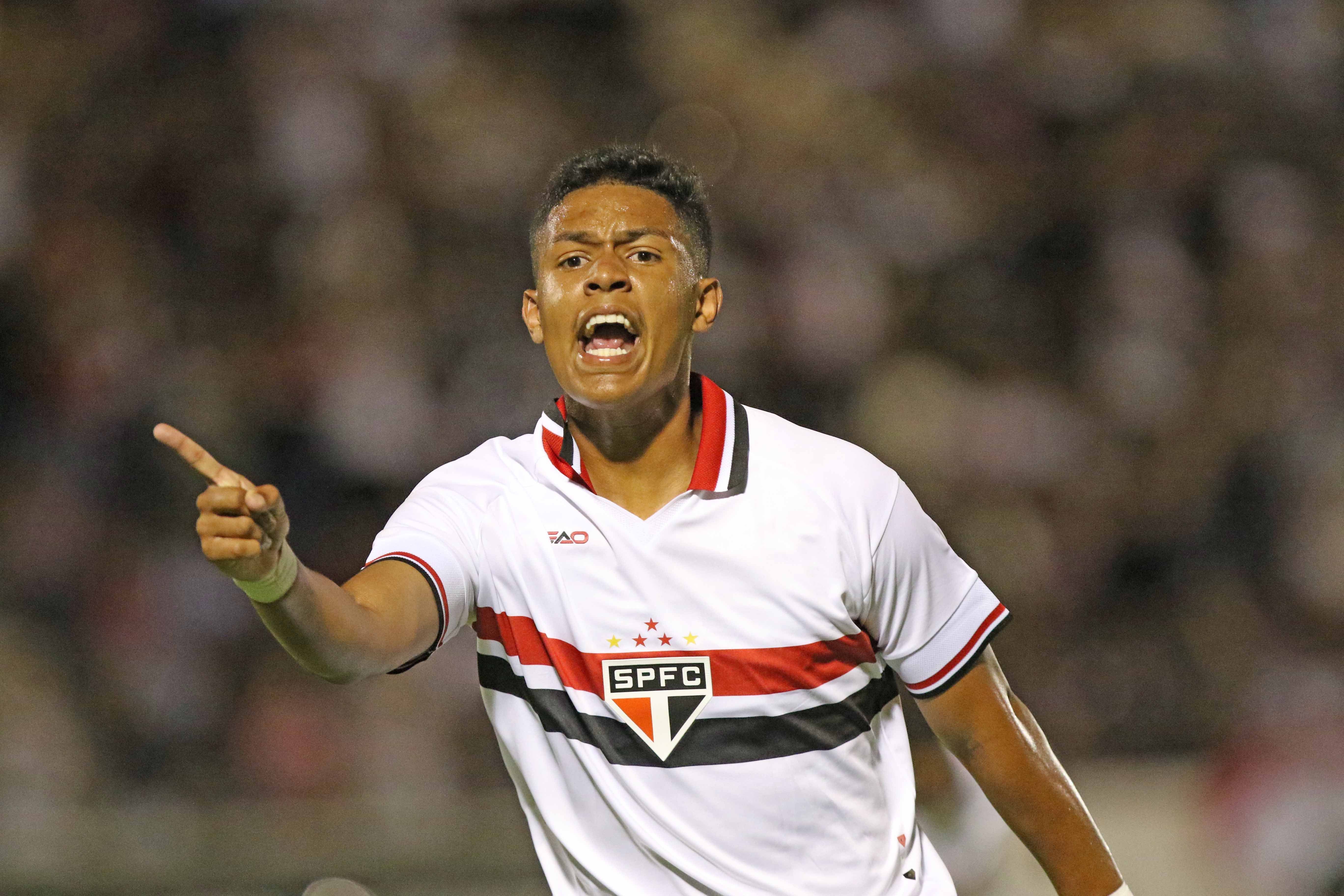 Trio do São Paulo se aproxima de recorde de Lucas Moura após estreia na Copinha