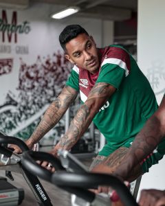 Antônio Carlos já treina com o elenco do Fluminense, que se reapresentou