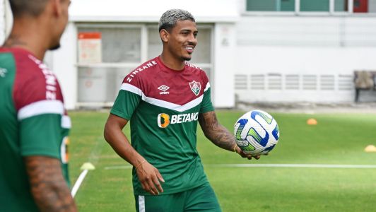 John Kennedy no treino do Fluminense