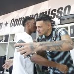 Reforços na área, reencontros e exames: o primeiro dia de trabalho do Botafogo