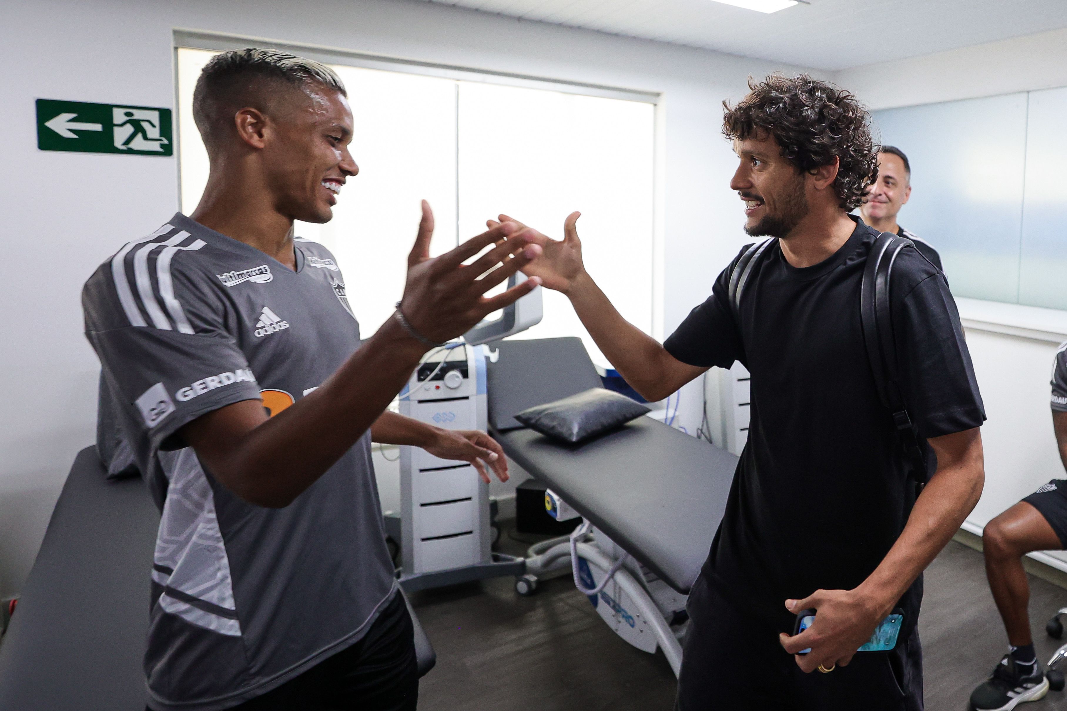 Fartura de meias e 'cereja do bolo': Comentarista analisa setor do Atlético