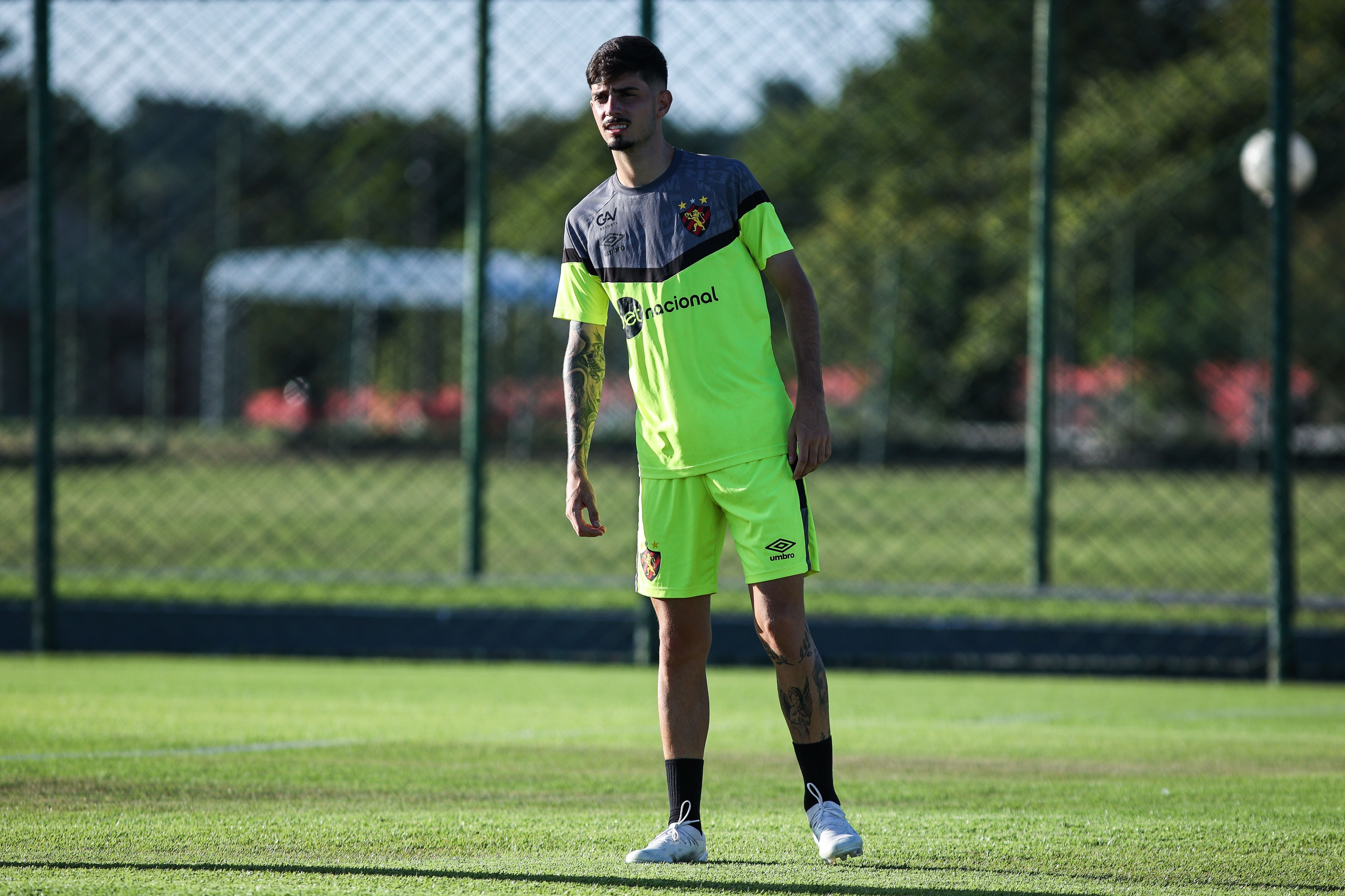 Pedro Vilhena projeta oportunidade no Sport: 'Quero acesso e conseguir minutagem'