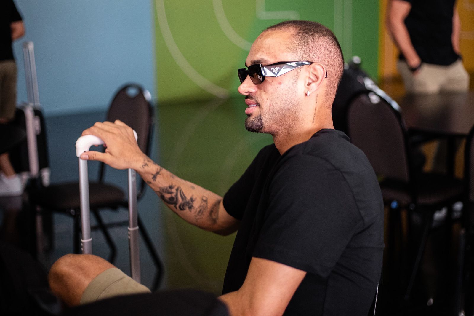 Herói do Vasco, Serginho é filmado por ex-Atlético aprendendo a andar de bicicleta; veja