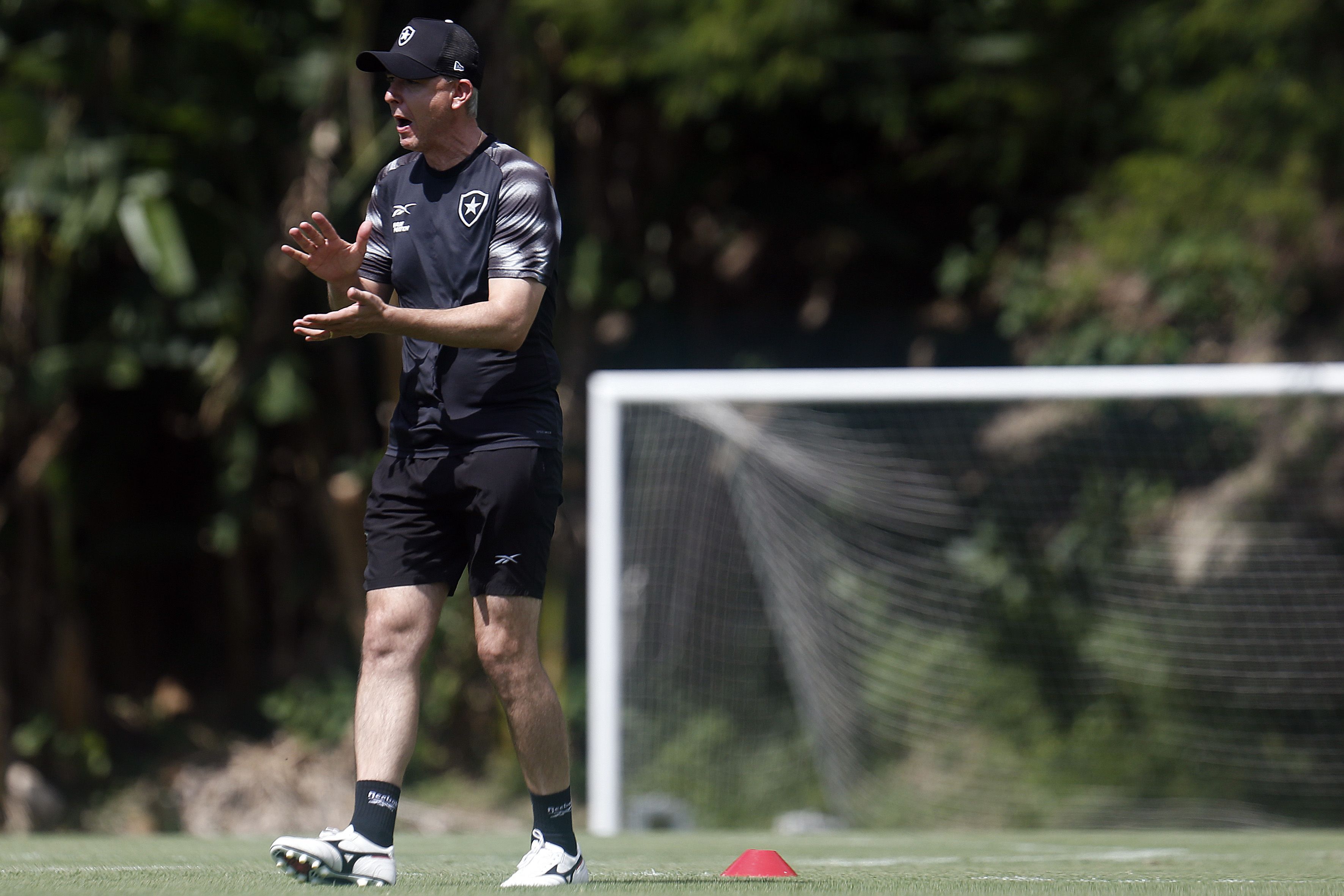 Botafogo embarca para pré-temporada em Itu com 30 jogadores; veja a lista
