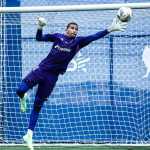 Cruzeiro divulga imagens de treino na Toca II com goleiro novato