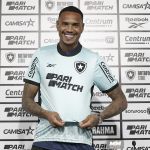 John avalia missão de substituir Perri no Botafogo: 'Cada um constrói sua história'