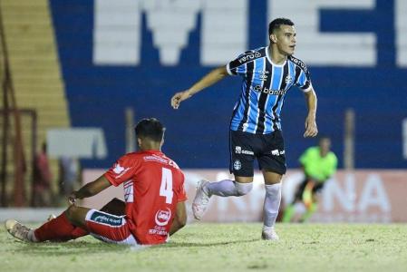 Freddy Noguera foi o destaque da partida com três gols marcados