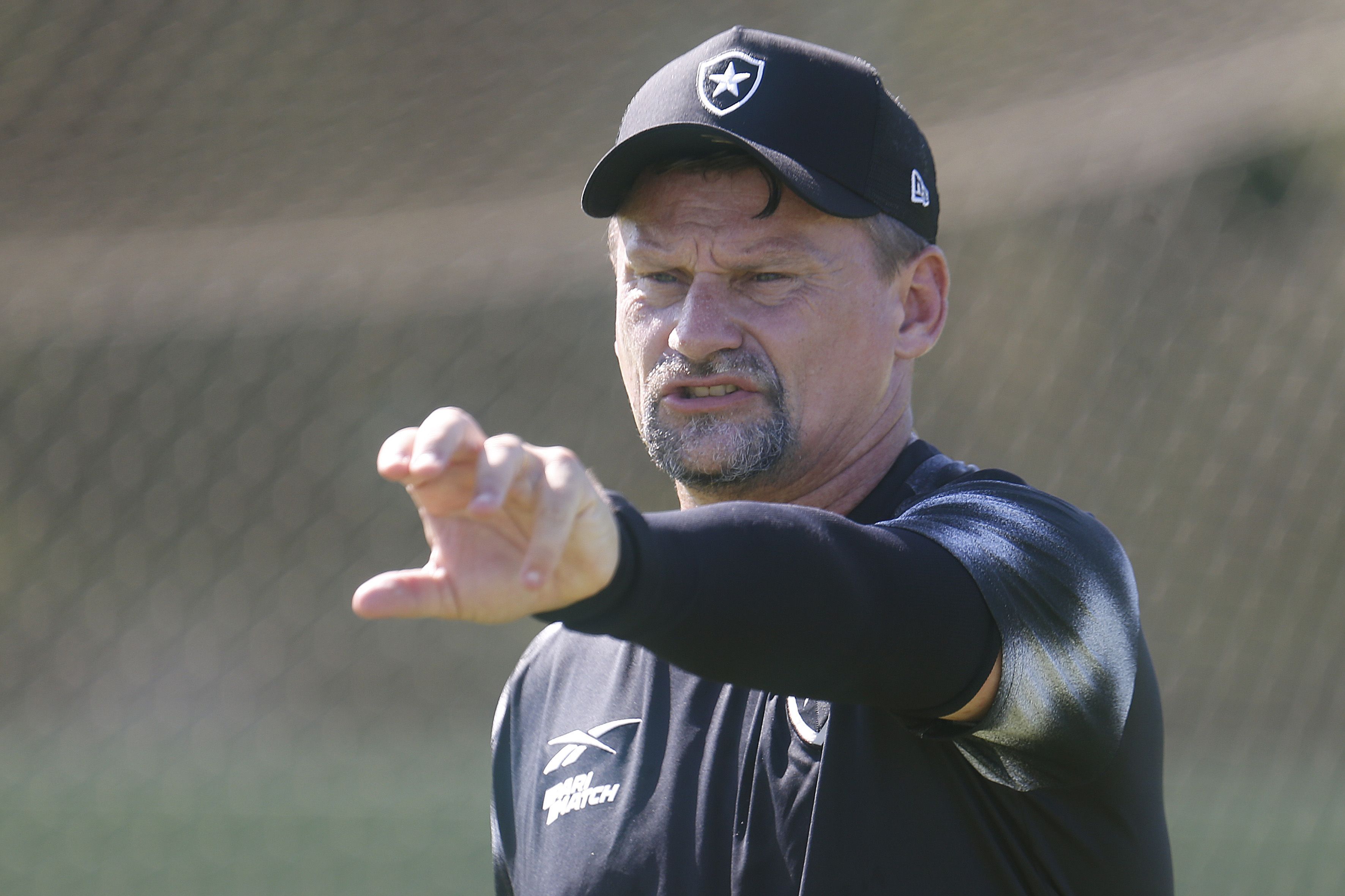 Sob comando interino, Botafogo enfrenta o Audax e sonha com vaga no Carioca