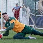 Fernando Diniz quer aproveitar Felipe Alves para evolução de Fábio com os pés