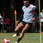Vasco: Payet impressiona com forma física e comissão técnica aposta no camisa 10