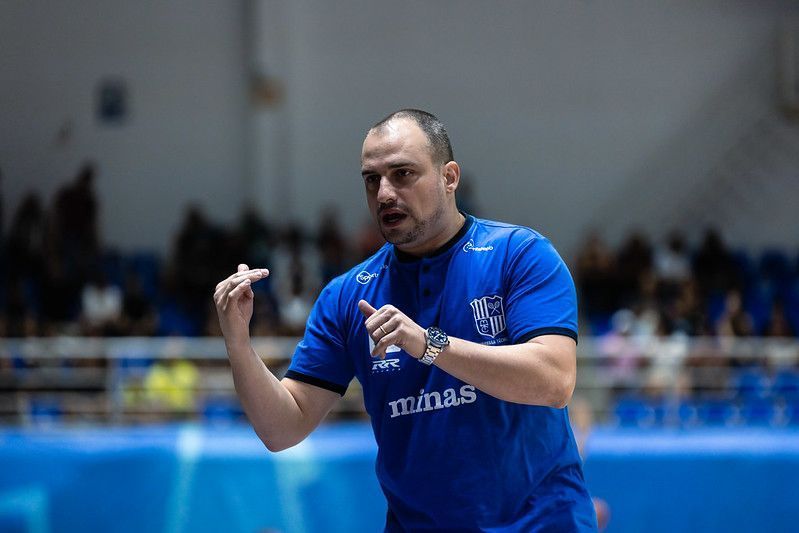 Técnico do Minas mantém cautela após vitória sobre o Flamengo e liderança do NBB
