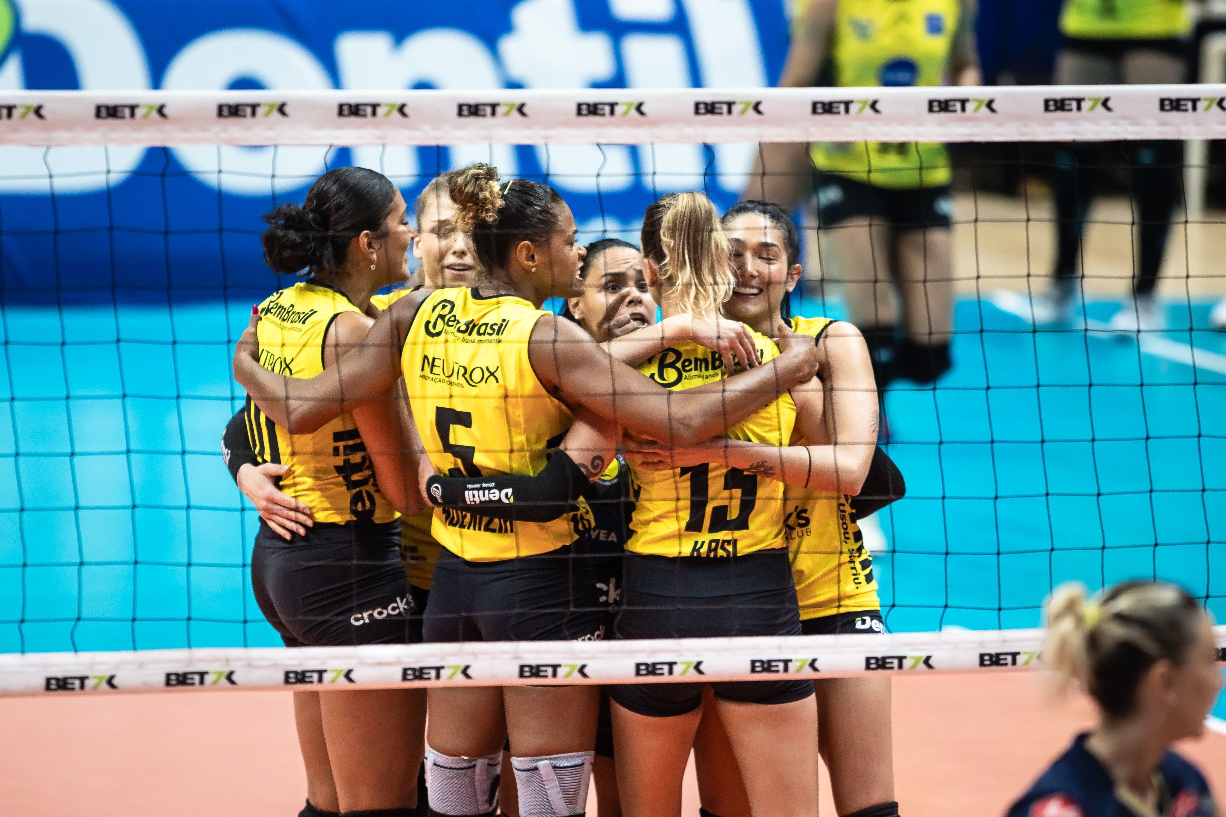 Praia consegue virada eletrizante e vence Minas pela Superliga Feminina