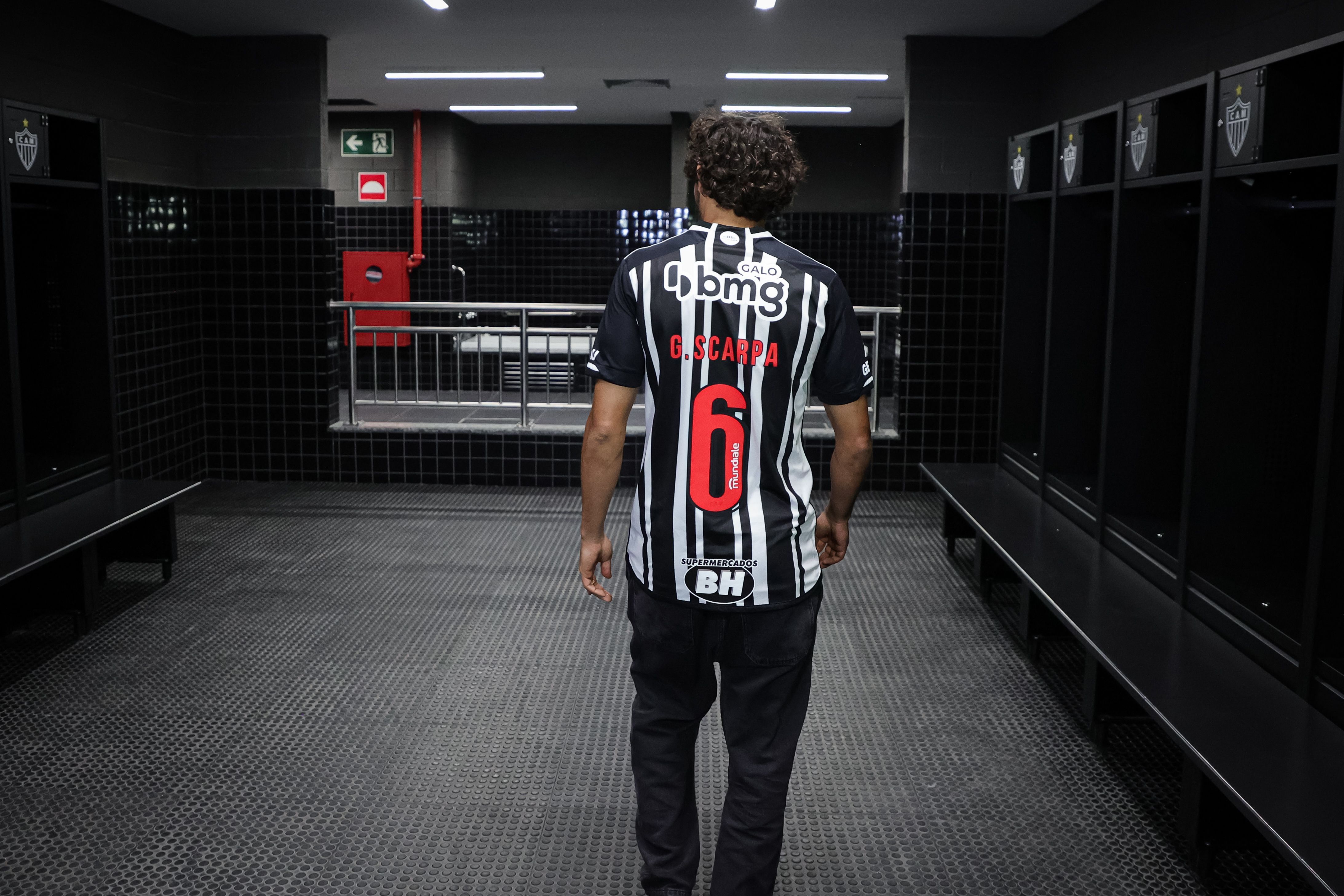 No Atlético, Scarpa tenta repetir craques que brilharam com a camisa 6