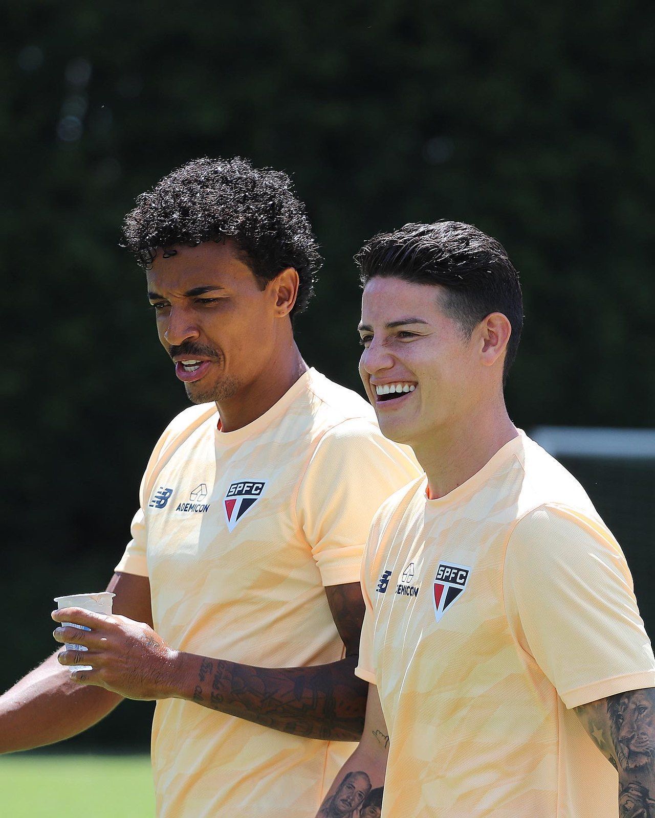 Ainda sem jogar pelo São Paulo, James Rodríguez publica vídeo com golaços em treino