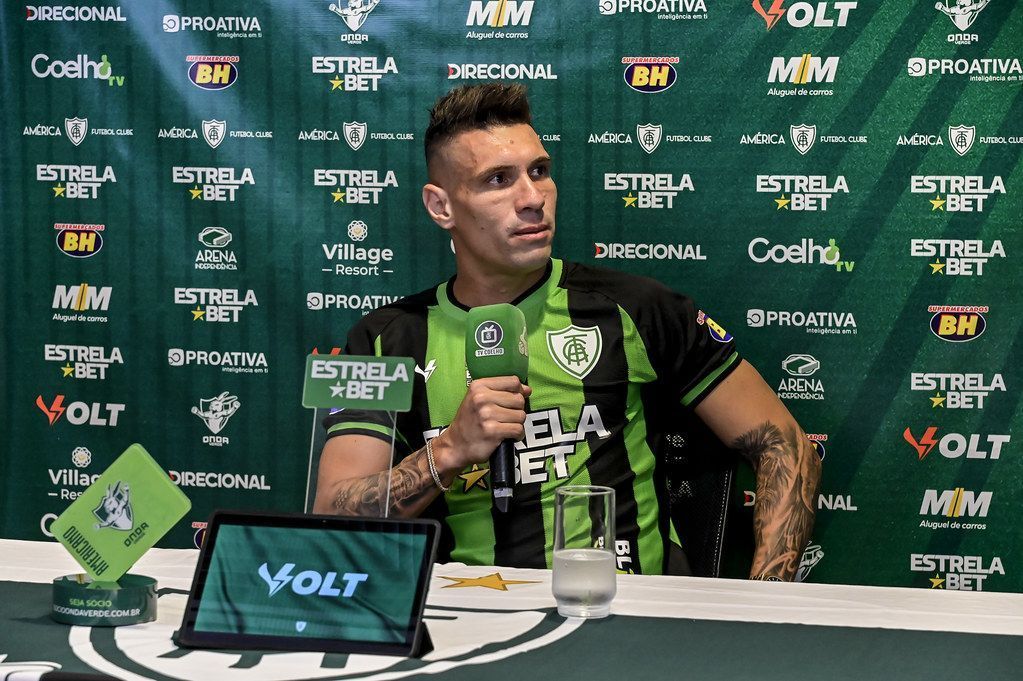 Moisés conta bastidores de acerto com América e contato com Palmeiras