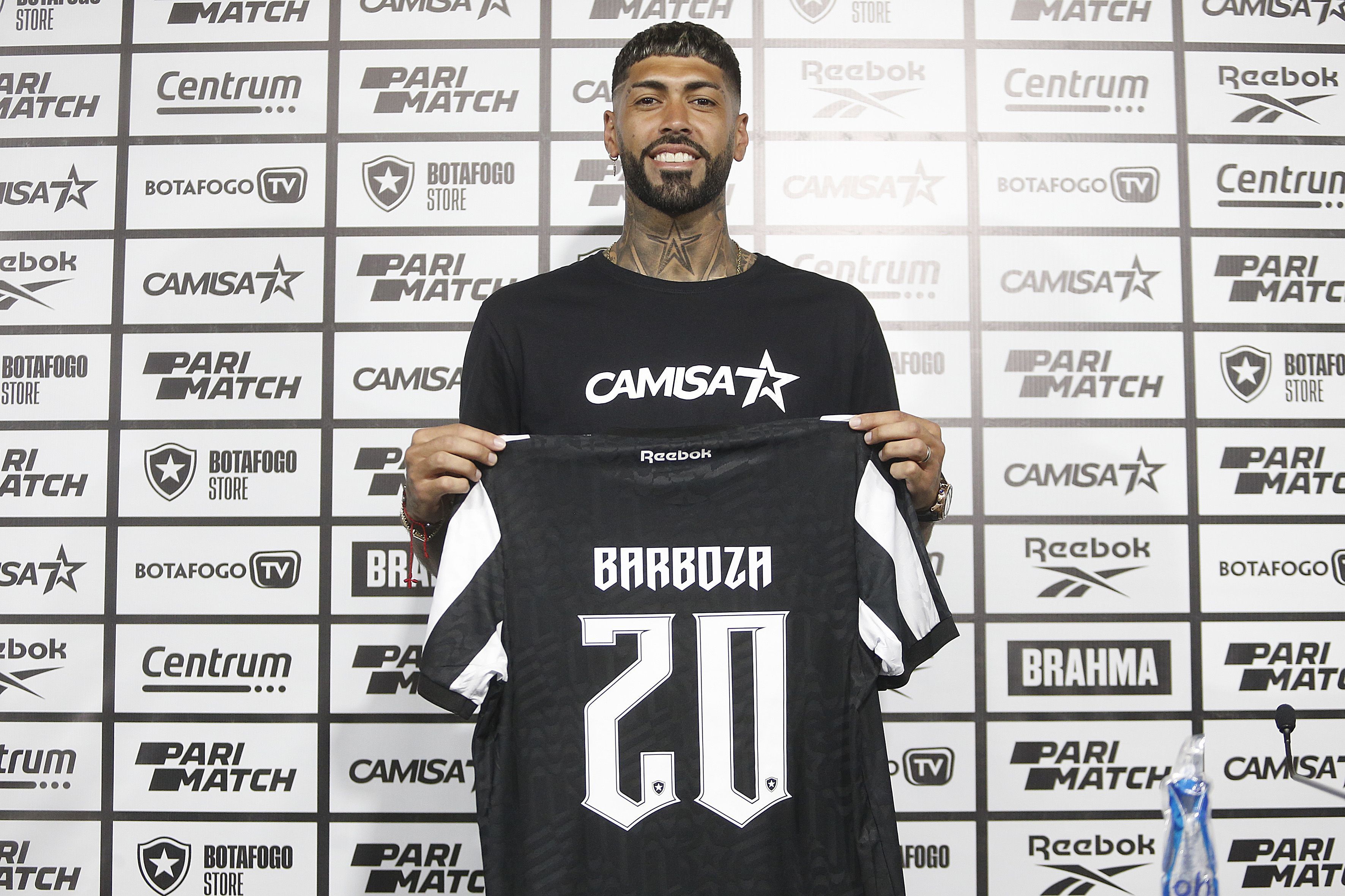 Barboza chega ao Botafogo com personalidade e 'fome de títulos': 'Não tolero perder'