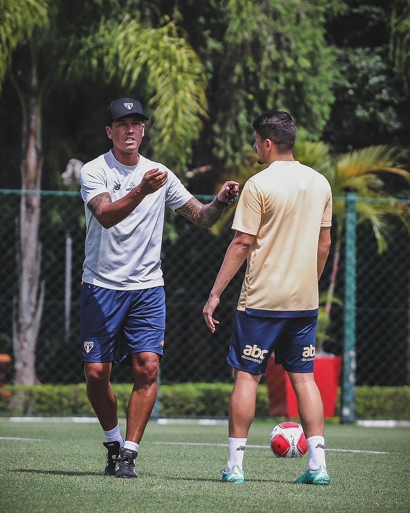 São Paulo testa elenco contra Portuguesa antes de sequência de clássicos