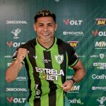 Vitor Jacaré exalta América em apresentação, projeta parceria no ataque e comenta saída do Bahia