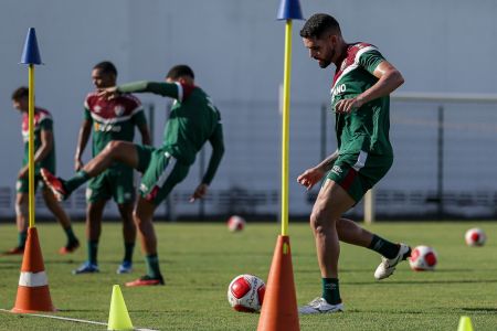 Renato Augusto em treino pelo Flu