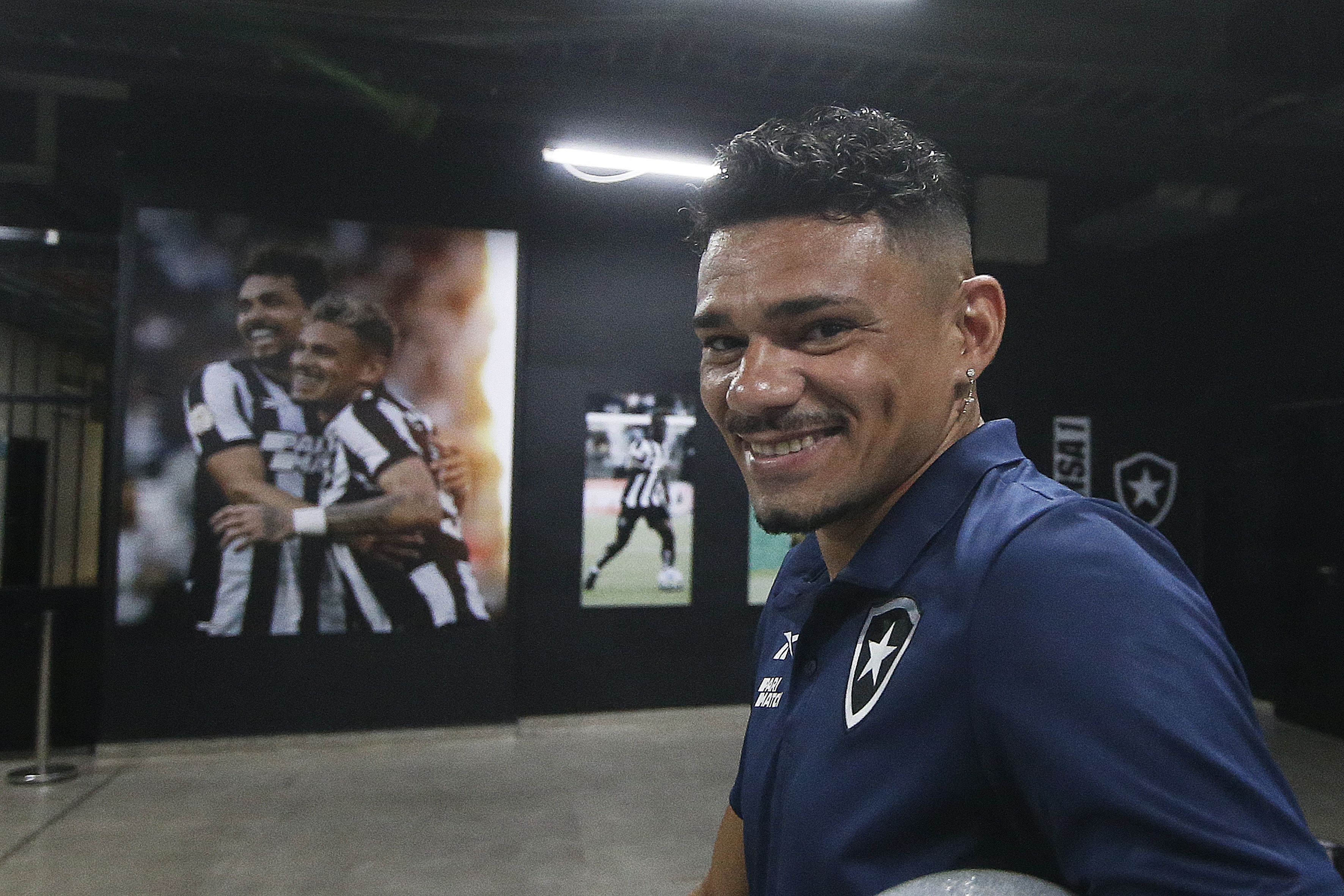 Botafogo escalado com novidades para estreia do Carioca contra o Madureira; veja