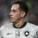 Gatito Fernández valoriza vitória do Botafogo em estreia e responde sobre vaias