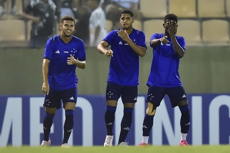 Cruzeiro goleia o Santos e avança às quartas de final da Copa São Paulo