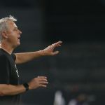 Tiago Nunes avalia chances aos uruguaios no Botafogo: 'Se merecer no dia a dia'