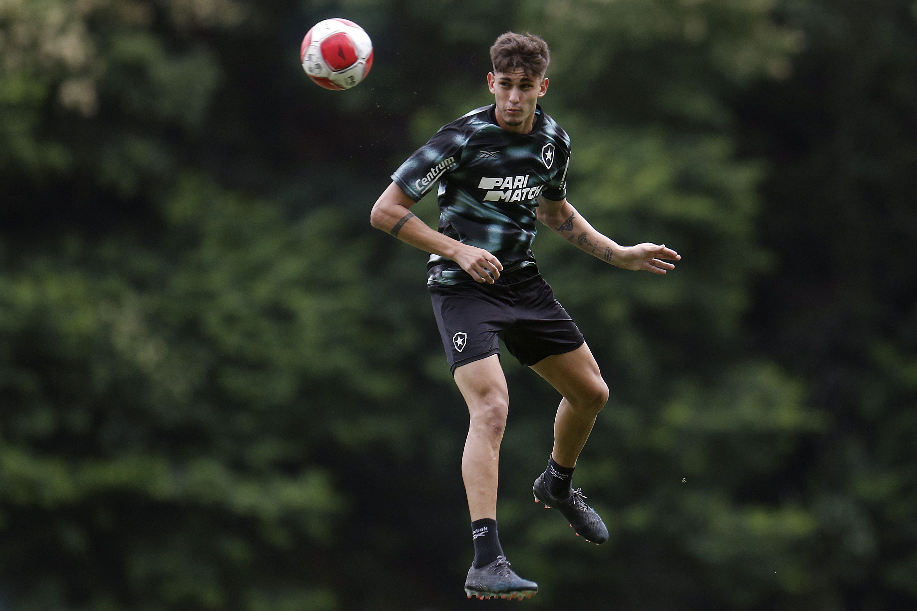 Sem um minuto em campo, atacante do Botafogo é emprestado ao Unión Española