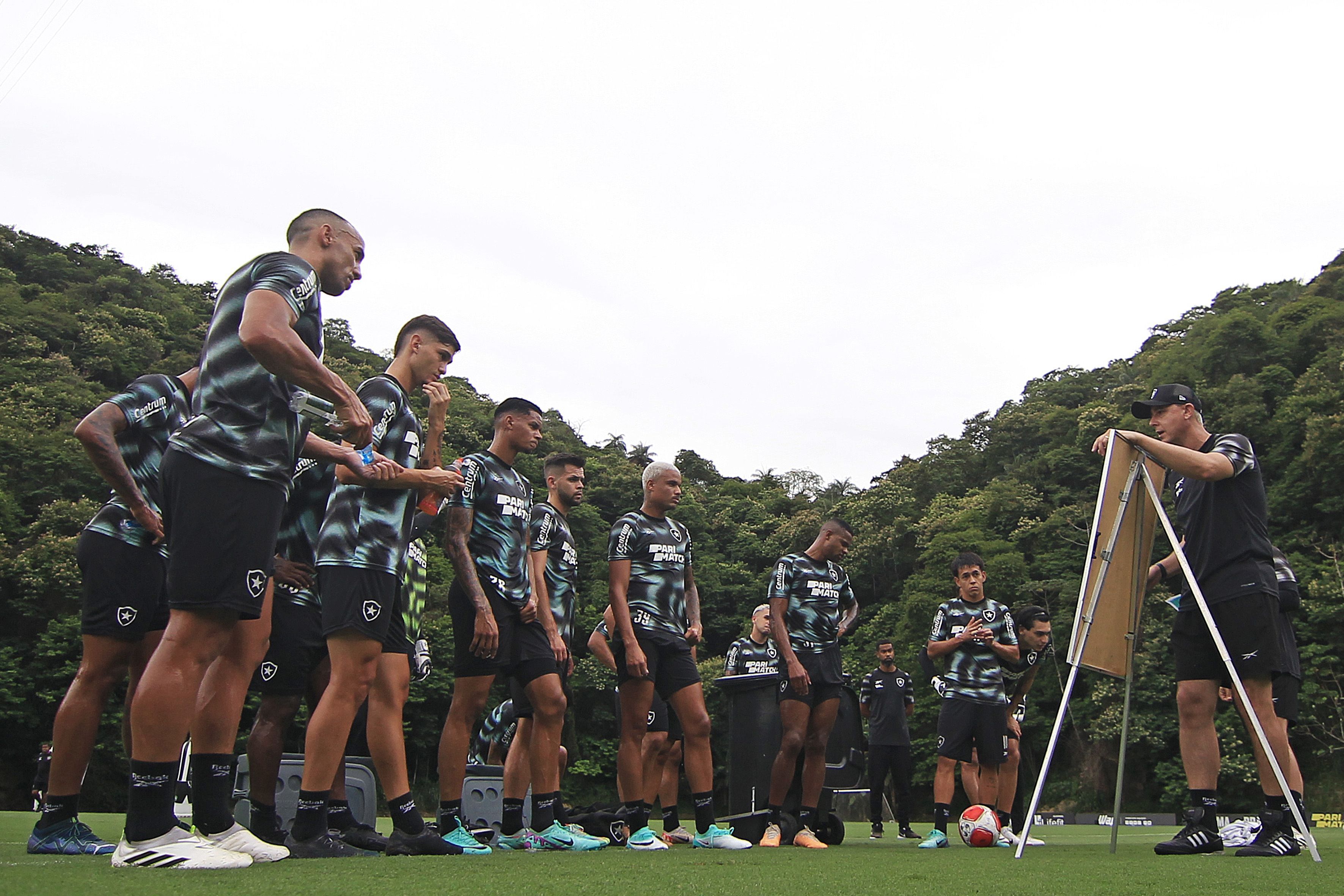 Sem John, Botafogo está pronto para jogo contra o Bangu; veja os relacionados