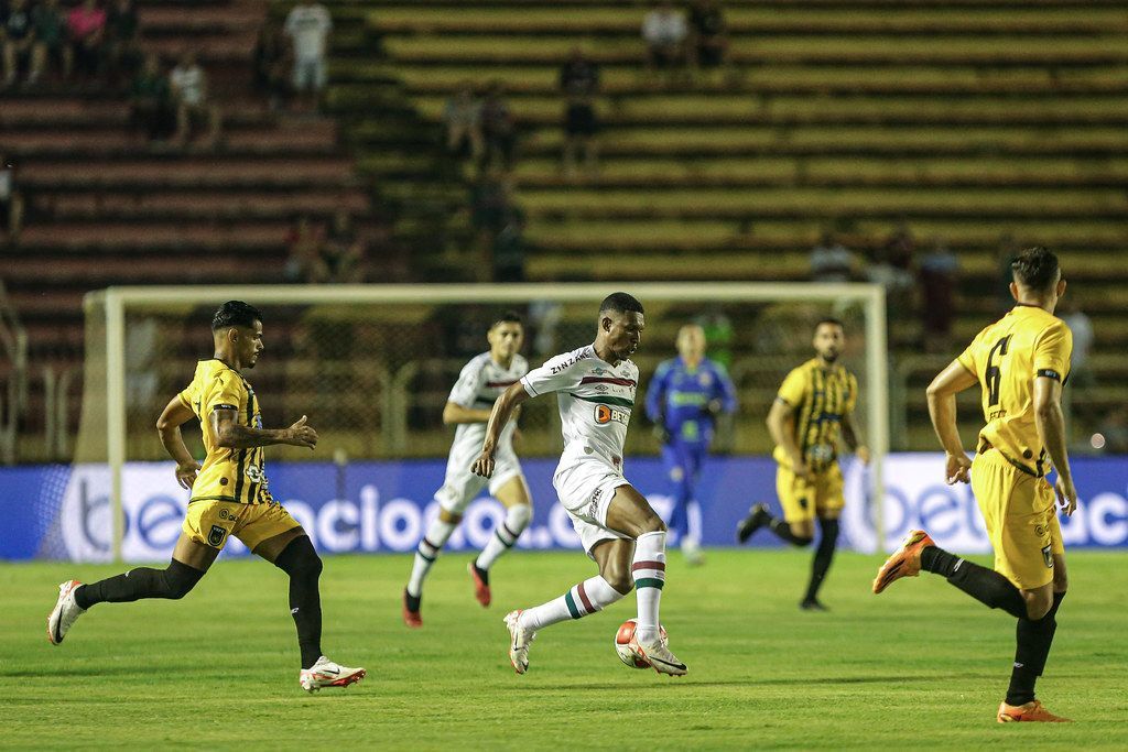 Fluminense leva gol nos acréscimos e empata com Volta Redonda na estreia do Carioca