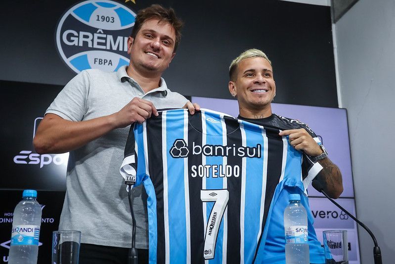 Soteldo é apresentado no Grêmio e ganha camisa 7: 'Gosto de desafios'