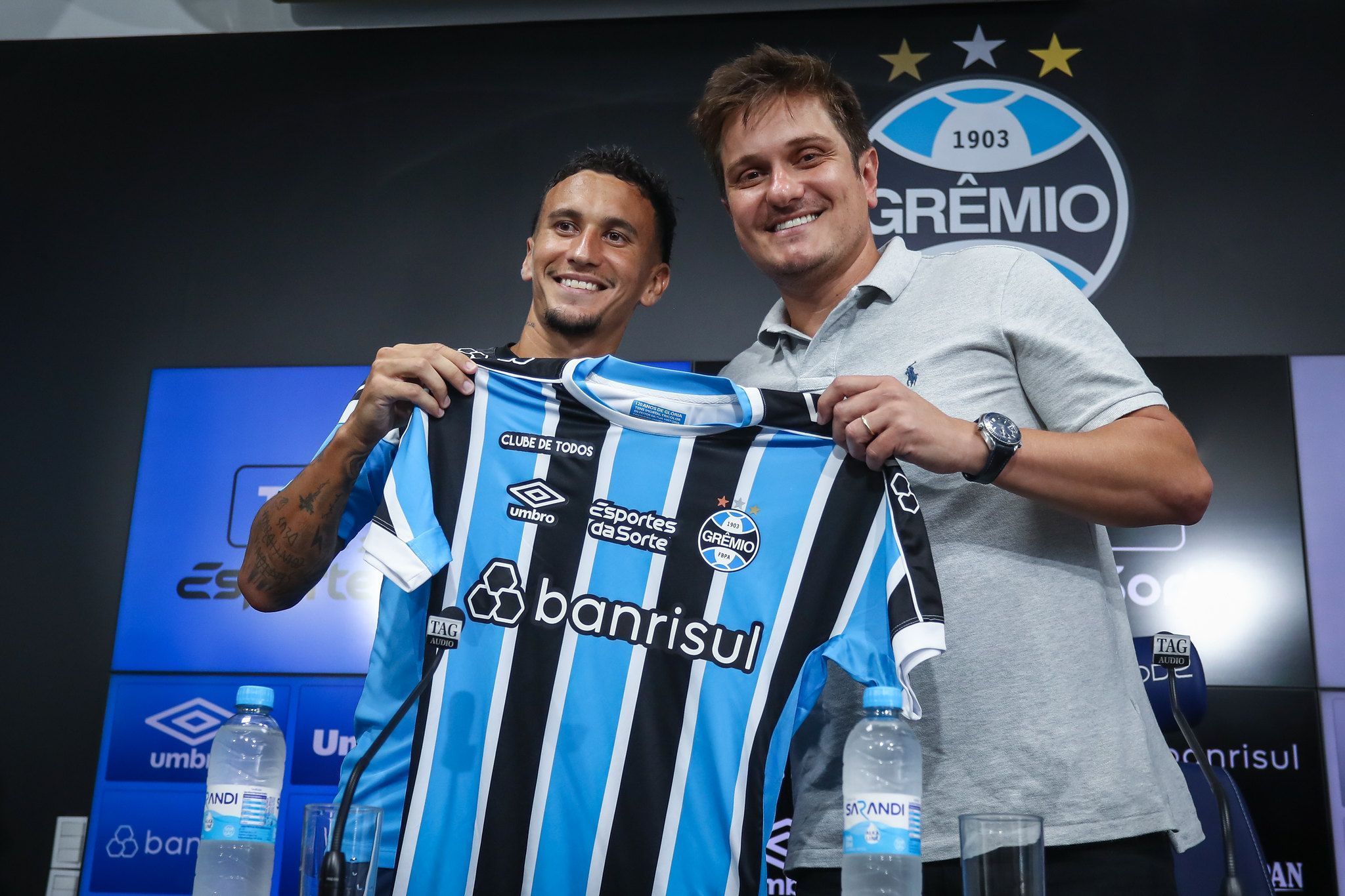 Dodi é apresentado no Grêmio e fala sobre retorno ao clube: 'Me sinto em casa'