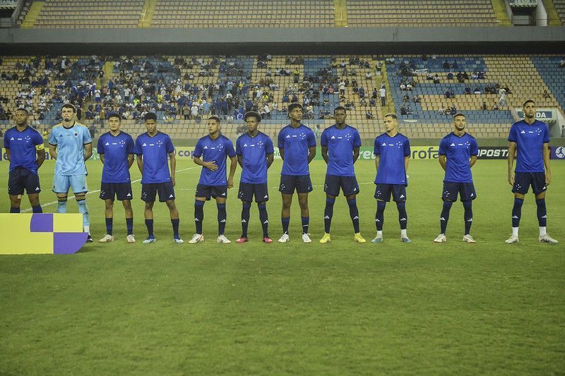 Cruzeiro enfrenta o Flamengo para voltar à final da Copinha após 17 anos