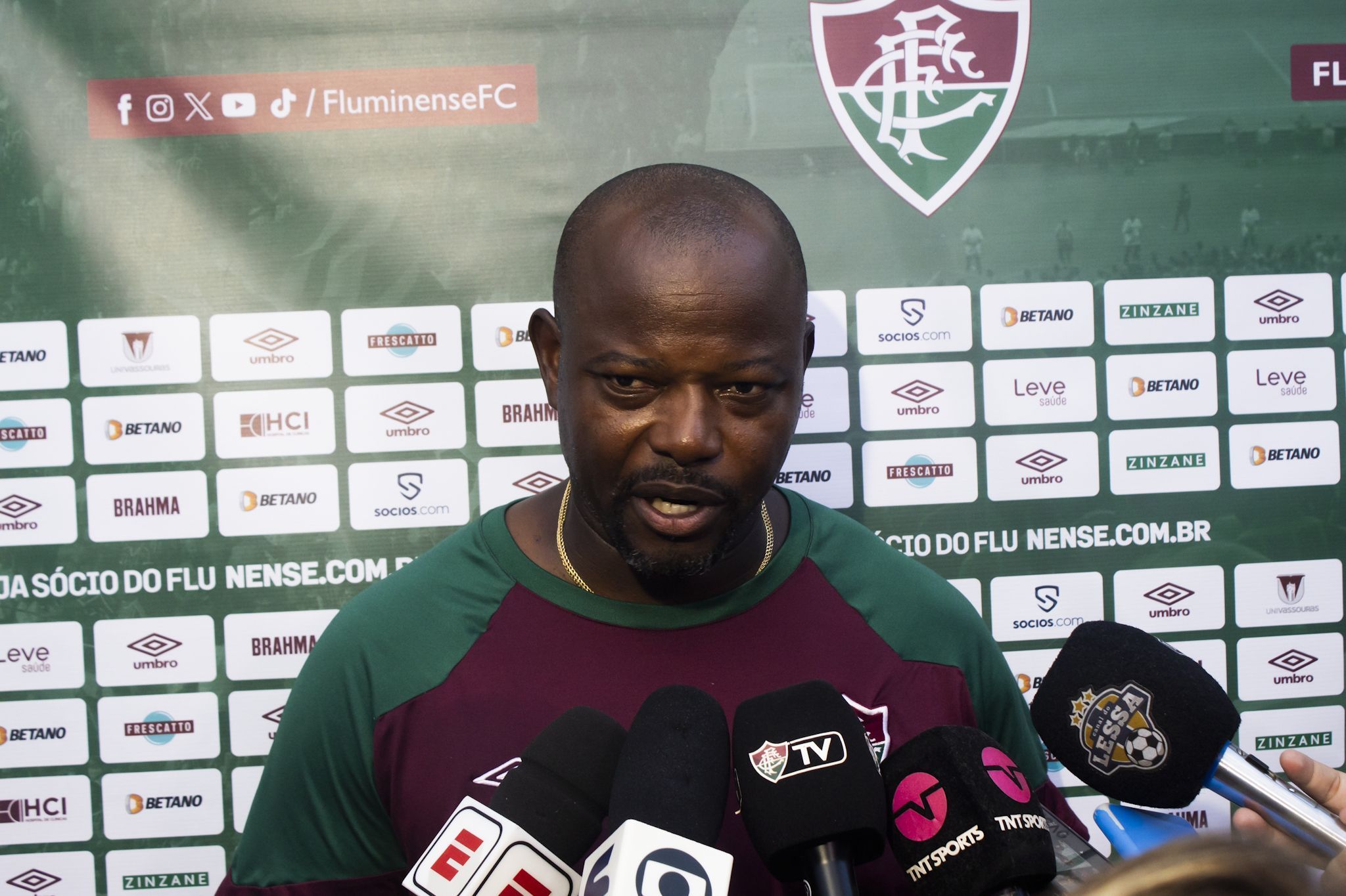 Marcão elogia jovens do Fluminense após vitória: 'Entregando o melhor'