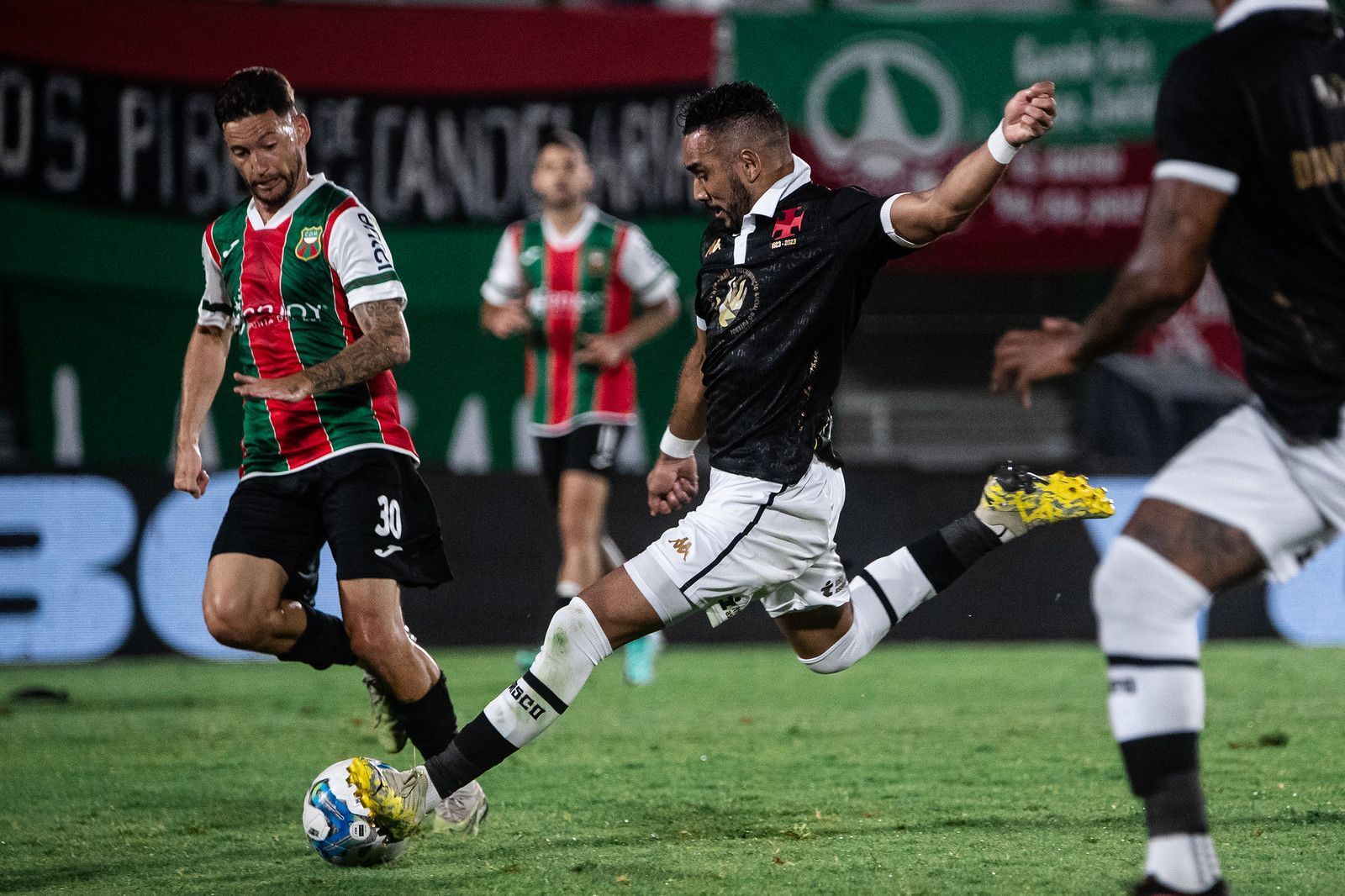 Com grande atuação de Payet, Vasco vence Deportivo Maldonado em amistoso internacional