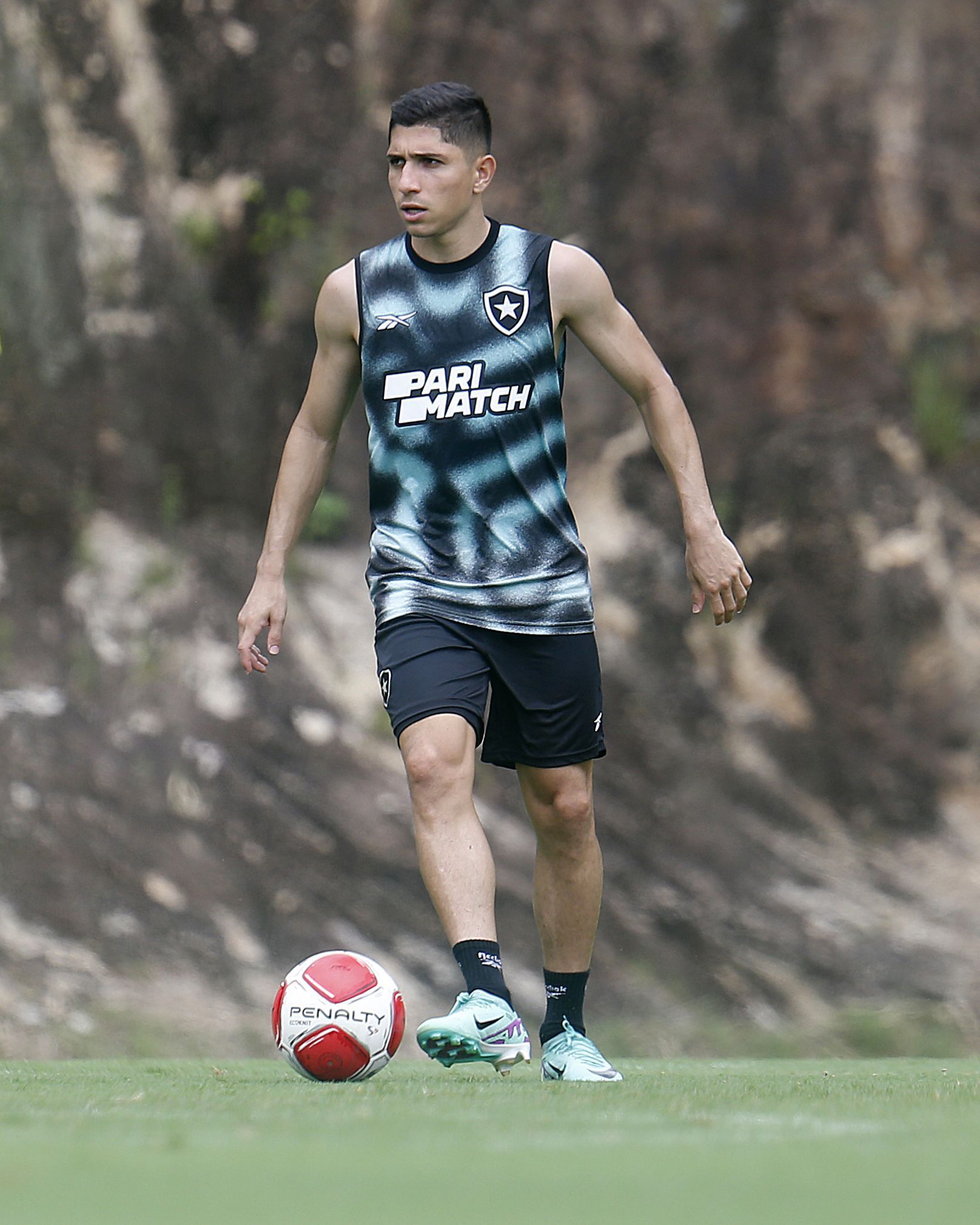 Savarino é regularizado e pode estrear pelo Botafogo neste sábado