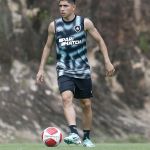 Savarino é regularizado e pode estrear pelo Botafogo neste sábado