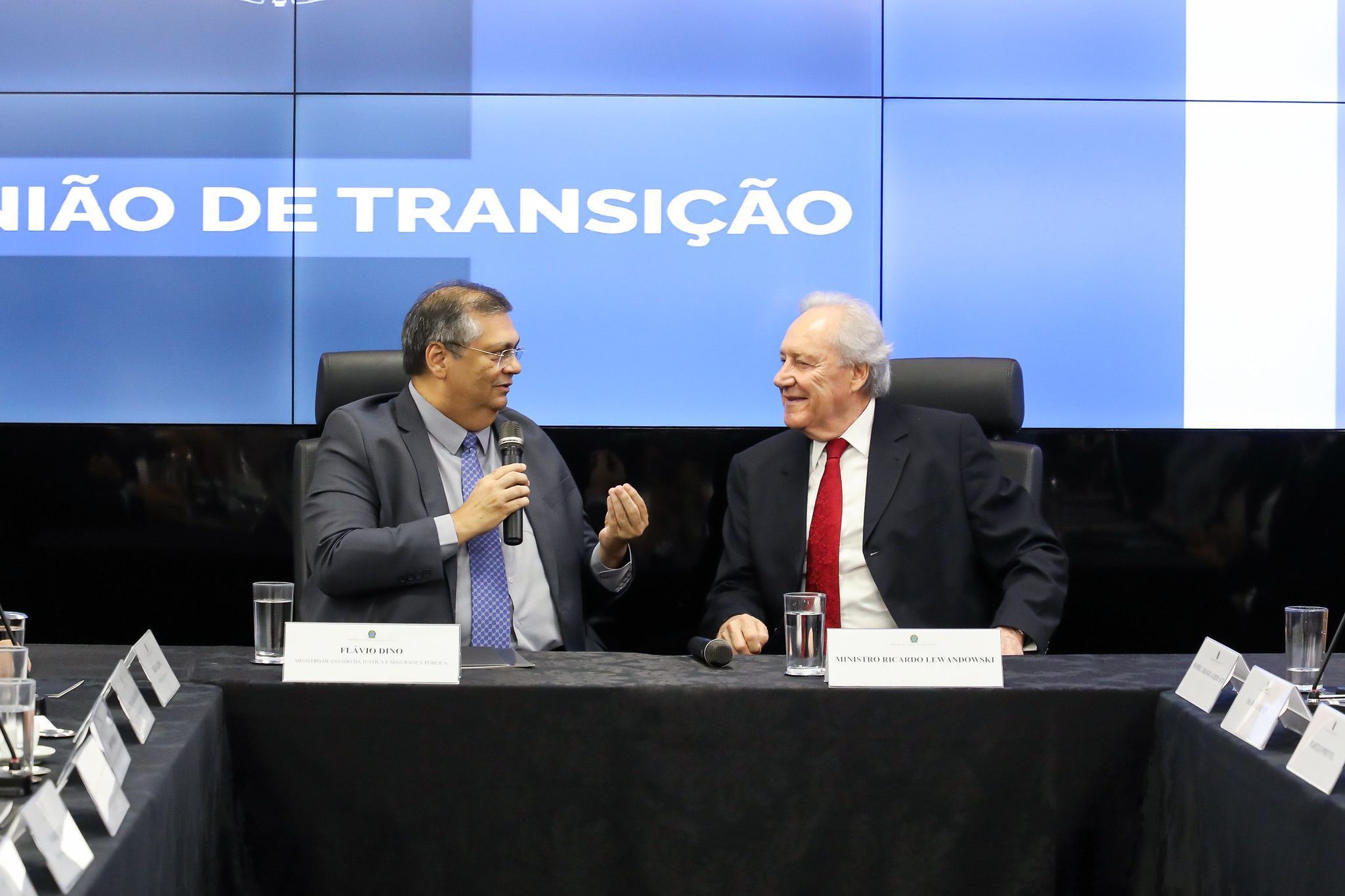 Dino deixa governo e Lewandowski assume ministério da Justiça