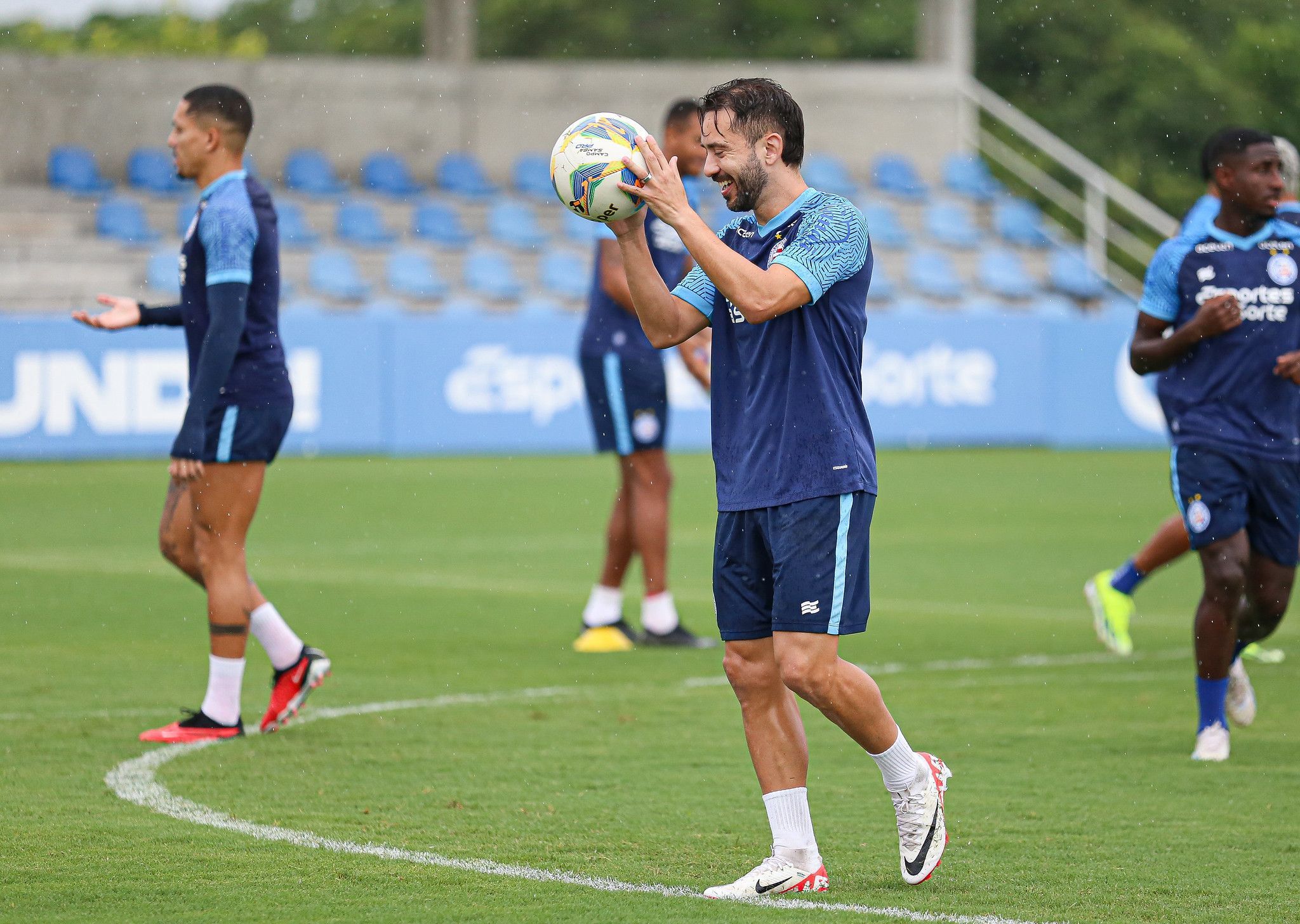 Bahia busca vencer primeira no Baianão em estreia do time principal