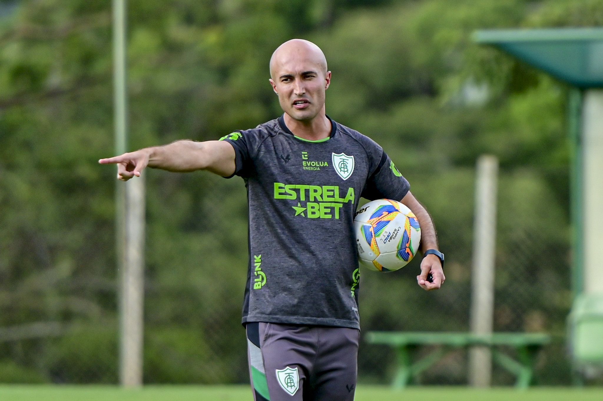 Relacionados do América: Mastriani deve enfrentar o Ipatinga, e meia segue fora; veja lista