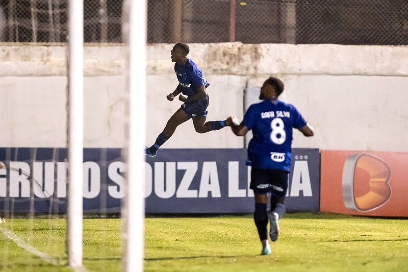 'Cria da Toca' decide para o Cruzeiro no segundo jogo como profissional