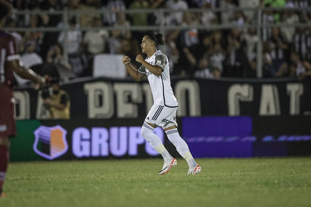 Atlético volta a ter gol de falta de zagueiro após quase dez anos
