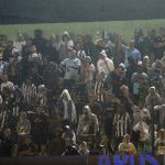 John Textor contesta vaias da torcida do Botafogo: 'Escolha entre amor e ódio'