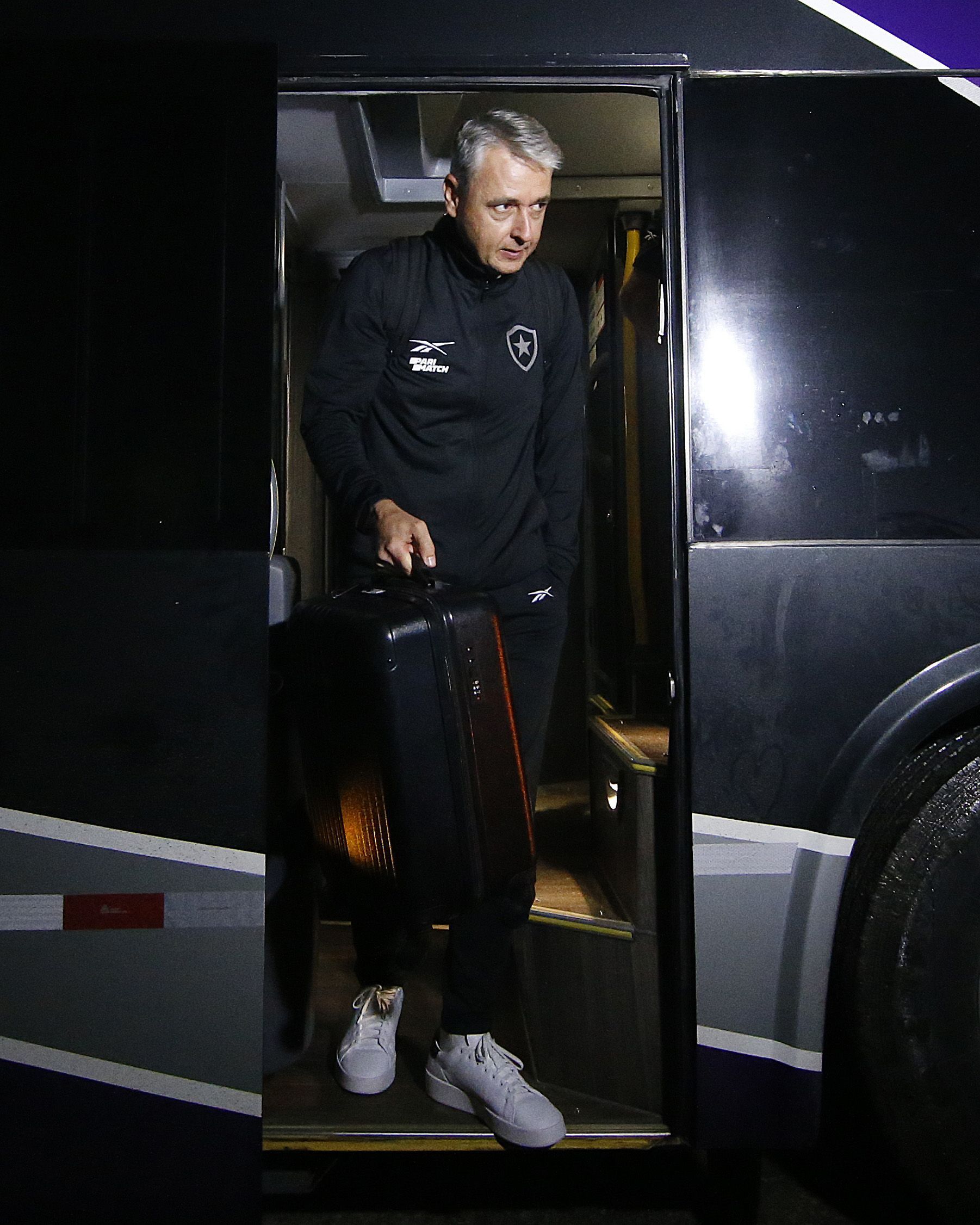 Tiago Nunes avalia primeira derrota do Botafogo no ano: 'Faltou mais criatividade'
