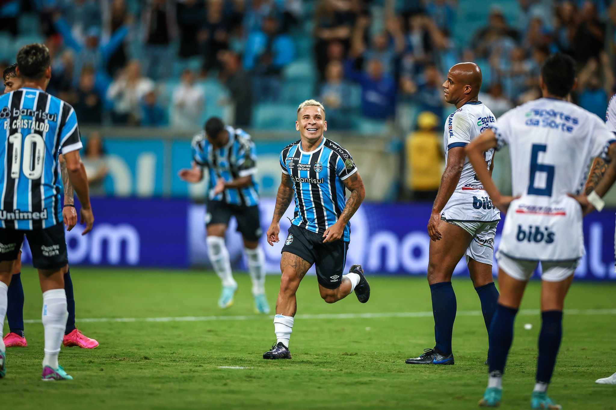 Renato valoriza Soteldo após goleada do Grêmio sobre o São José: 'Pequeno mas muito inteligente'
