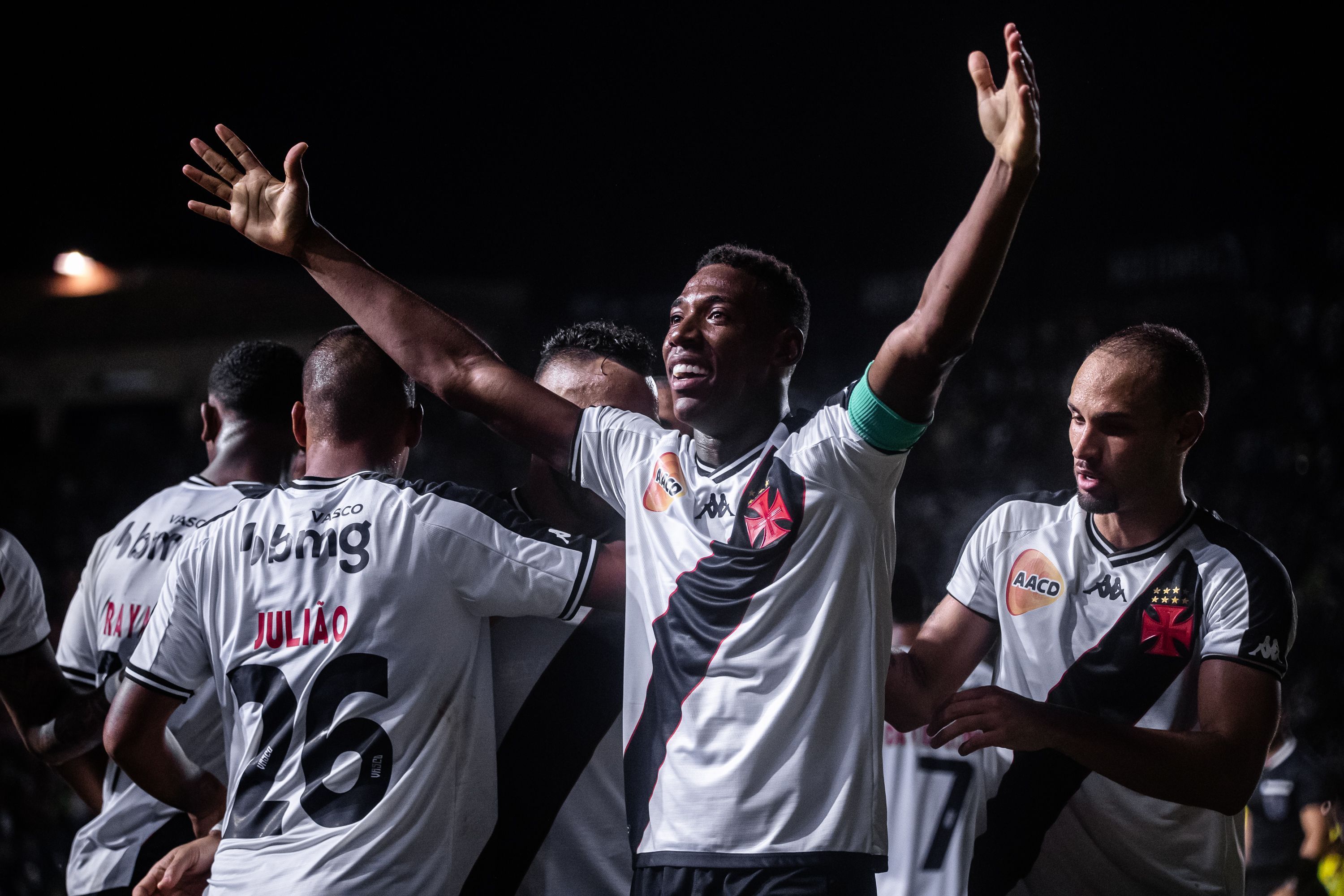 Léo responde sobre Vasco estar 'contra tudo e contra todos': 'A história está aí'