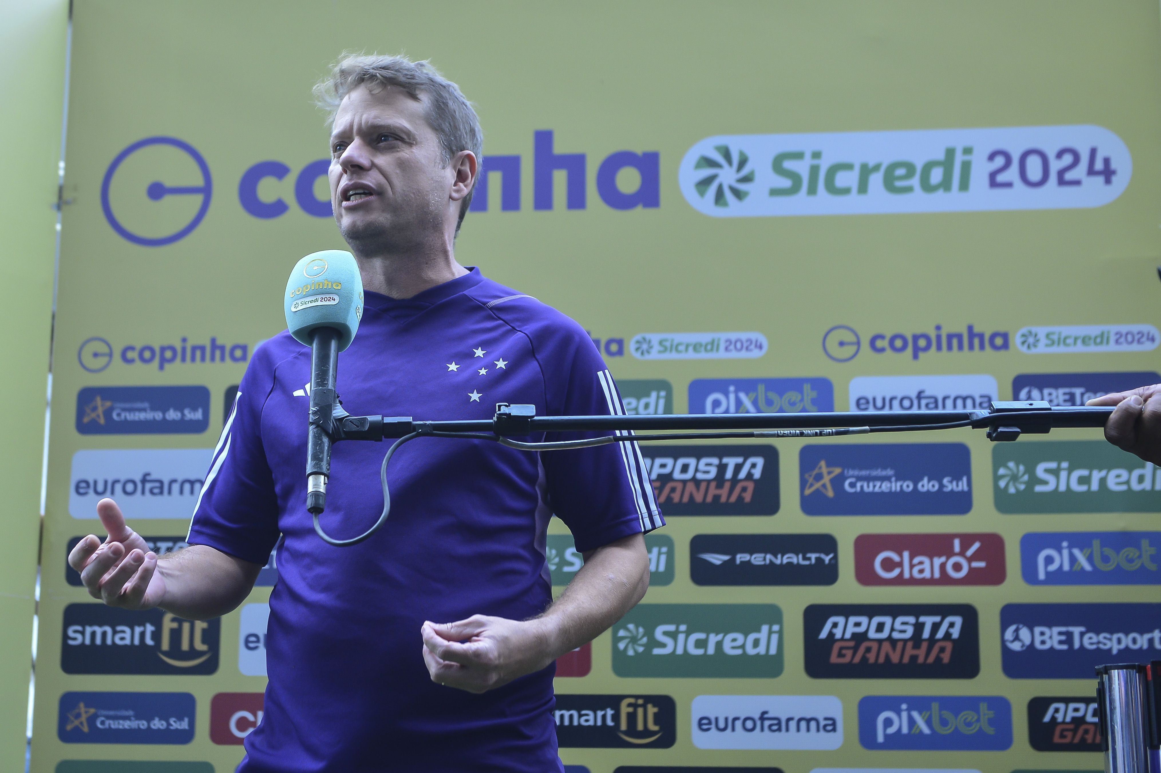 Cruzeiro anuncia saída de Fernando Seabra, ex-técnico da equipe Sub-20