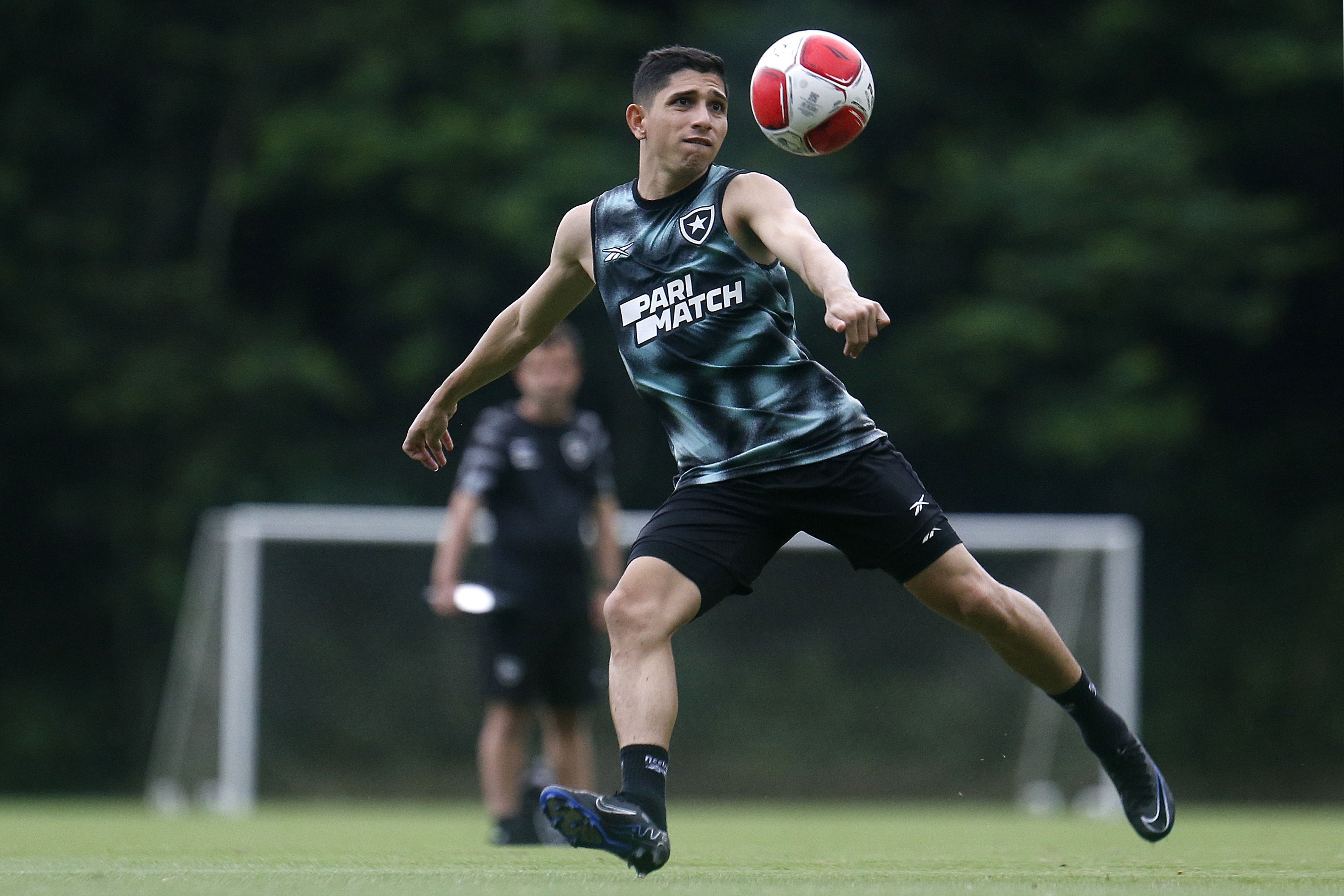 John e Savarino são relacionados pela primeira vez no Botafogo; veja a lista