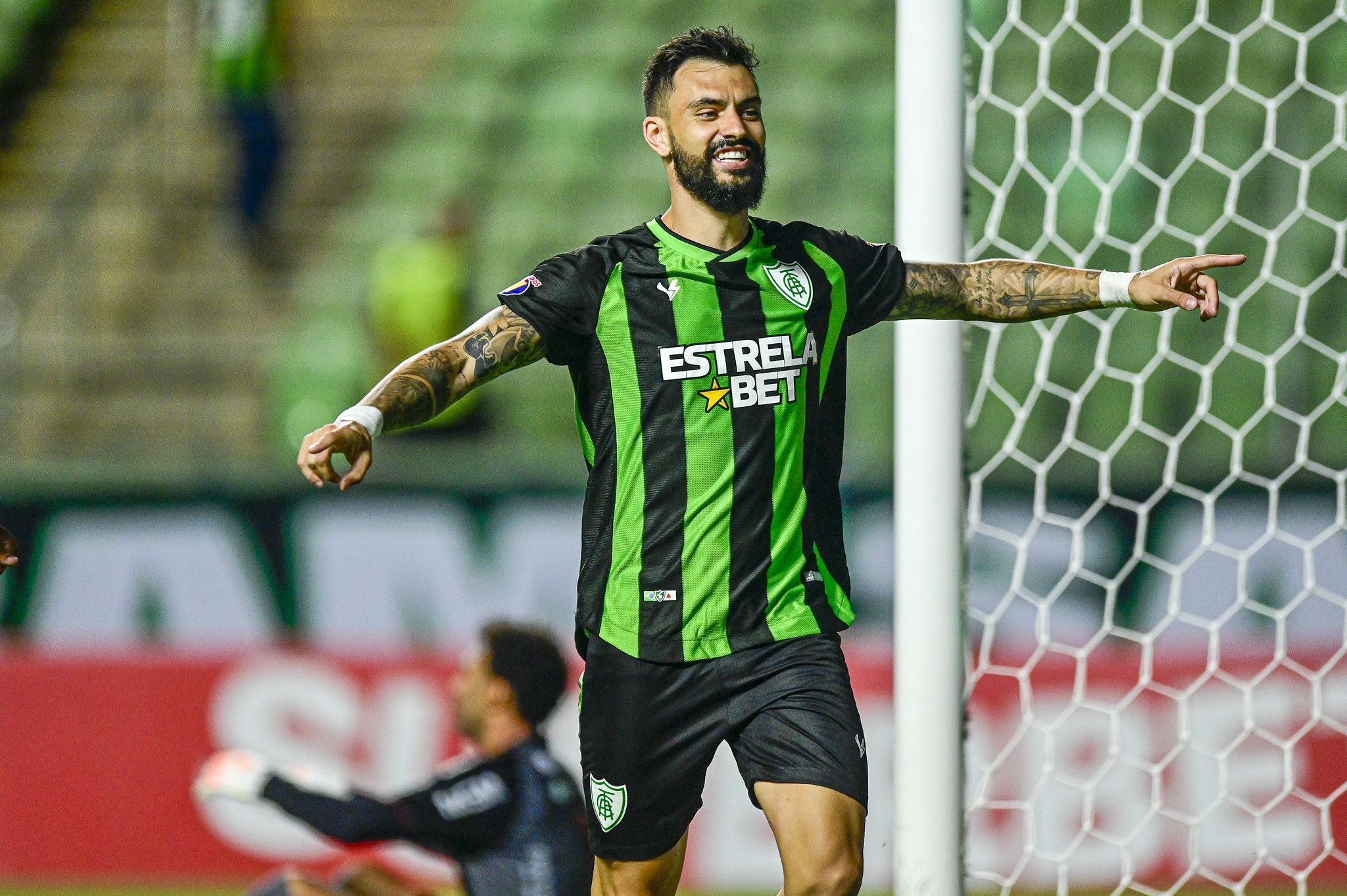 América: Cauan de Almeida rasga elogios a Mastriani e desconversa sobre possível saída